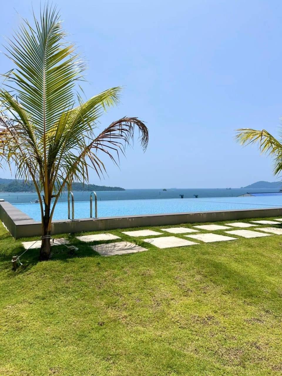Jesselton Quay Sea View Hotel Kota Kinabalu Exterior photo